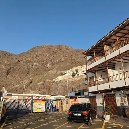 Concanas - Los Gigantes Centre Acantilado de los Gigantes